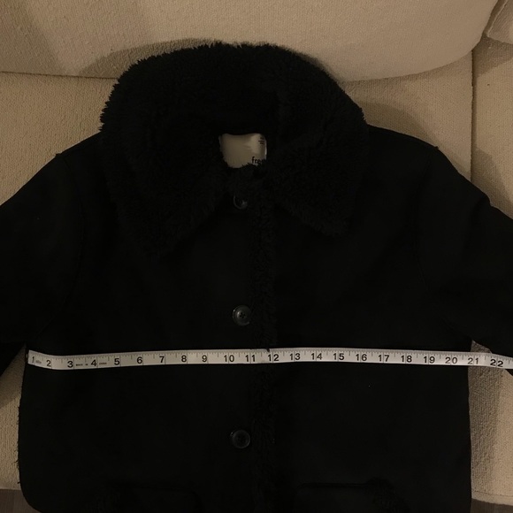 Aritzia - Shearling Sherpa Coat - Picture 5 of 7